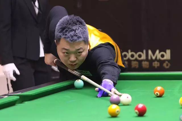 梅西被迫离 梅西被迫离