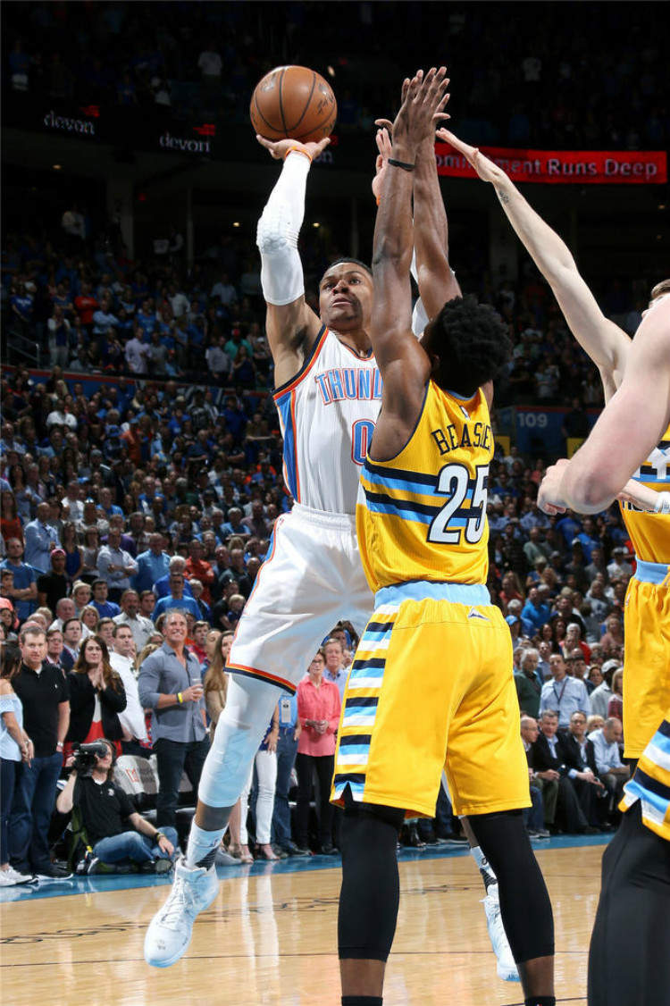 背后都凝聚 背后都凝聚