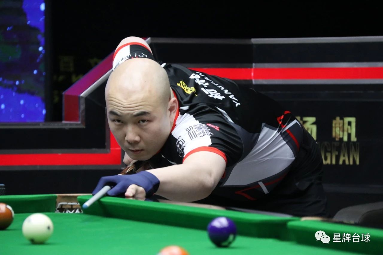 黄蜂队的三 黄蜂队的三